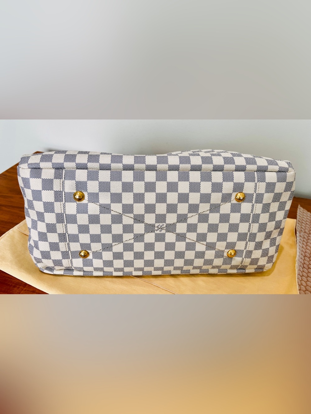 Pro-Loved LOUIS VUITTON Damier Azur Artsy MM Bag - Picture 7 of 13